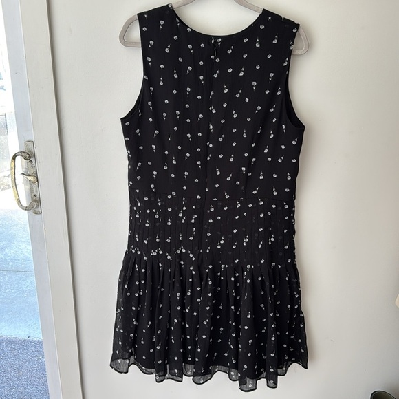 Ann Taylor Chiffon Floral Pleated Dress Size 14 - Picture 4 of 9